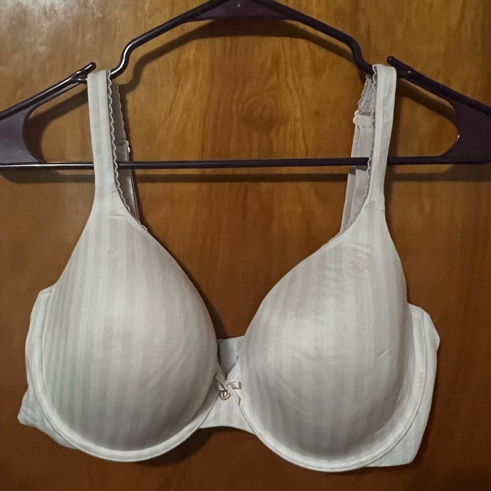 38D, Victoria’s Secret, Body by Victoria perfect coverage bra, pink & white